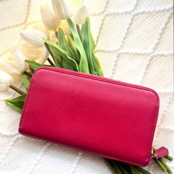Authentic Prada Pink Saffiano Zip Wallet with Handpainted Kisses & Hugs - Picture 3 of 5